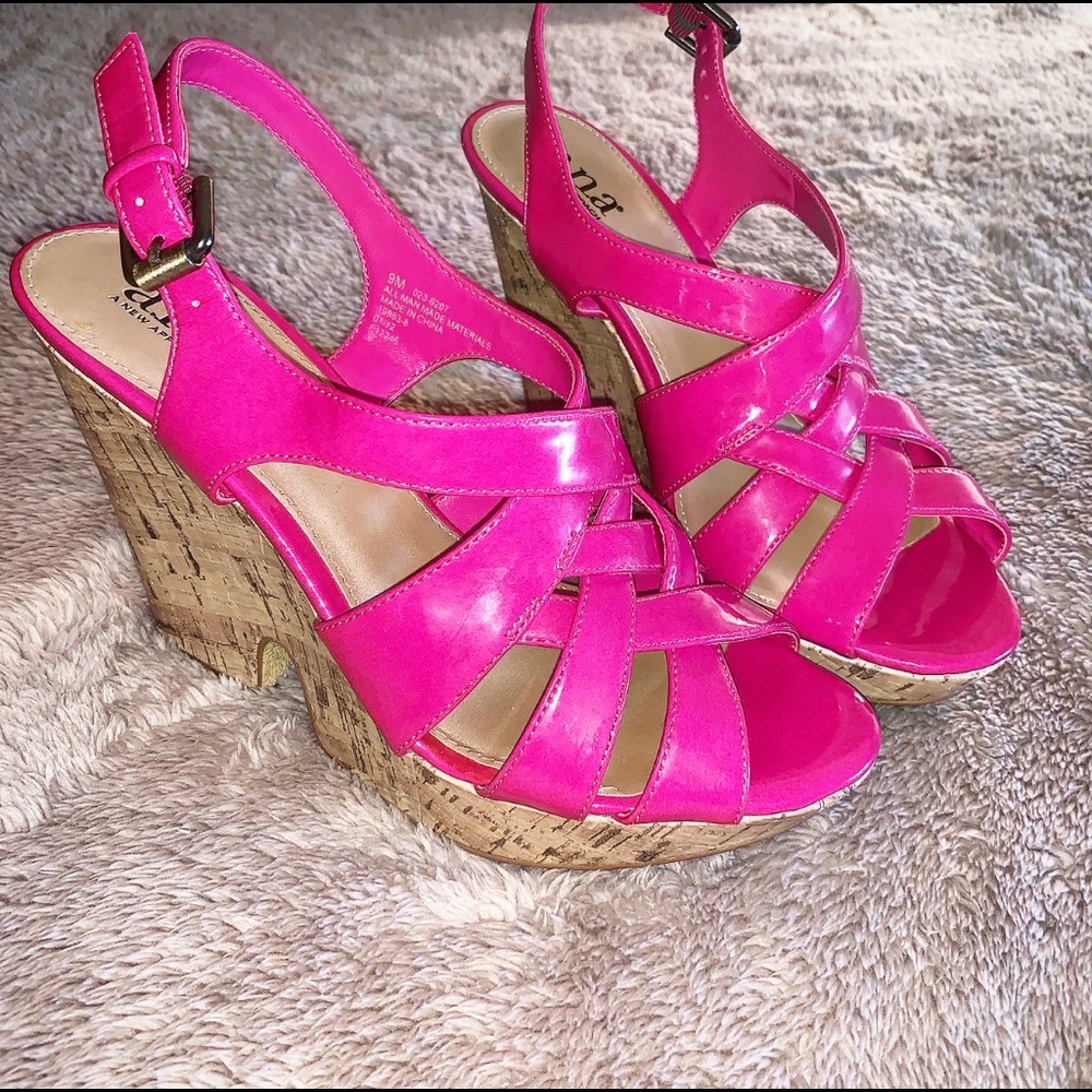 Pink Strappy Wedges 👠
